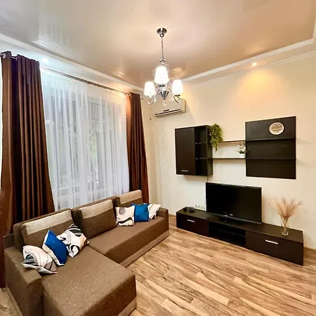 красивая с террасой в аркадии Odessa