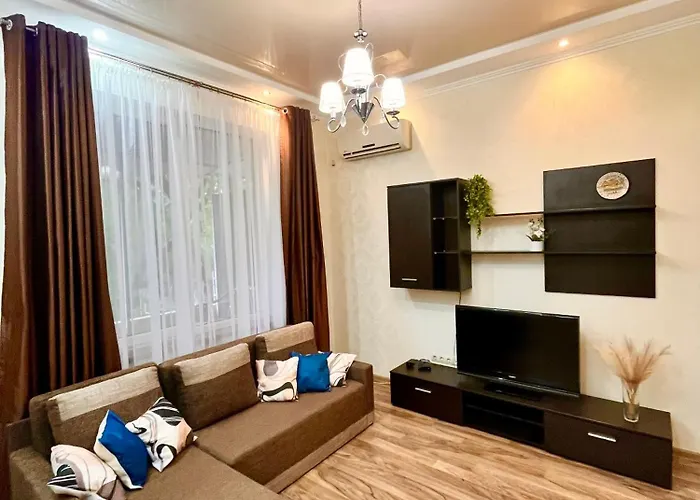 красивая с террасой в аркадии Odessa